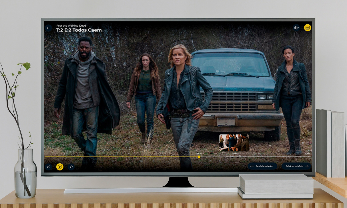 televisão com o aplicativo da Amazon na tela