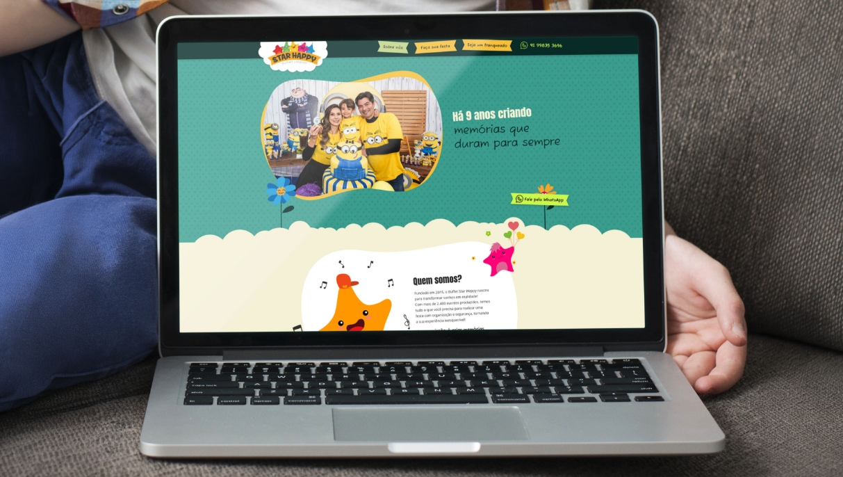 computador e celular com o site da CasaSoft na tela