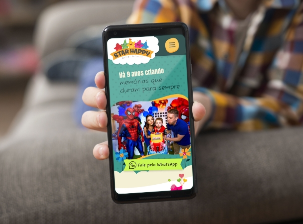 computador e celular com o site da CasaSoft na tela